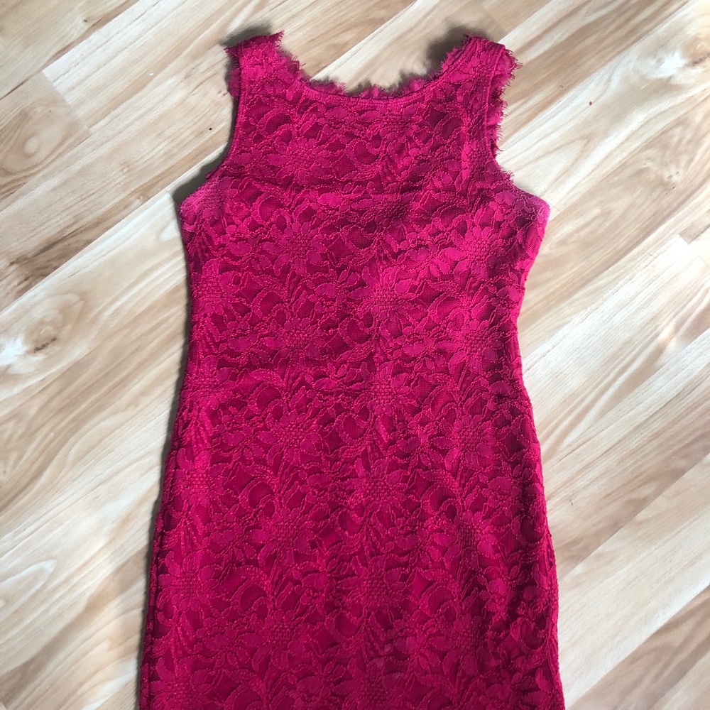 Red lacy bodycon dress